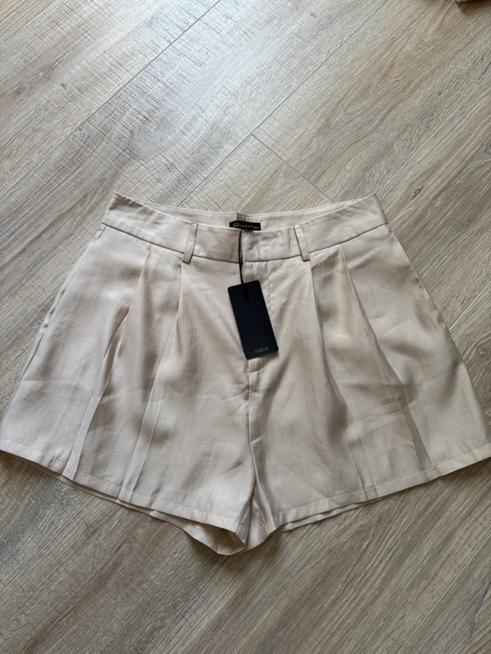 Shinestar Cream High-Waist Pleated Women's Shorts with pockets size M